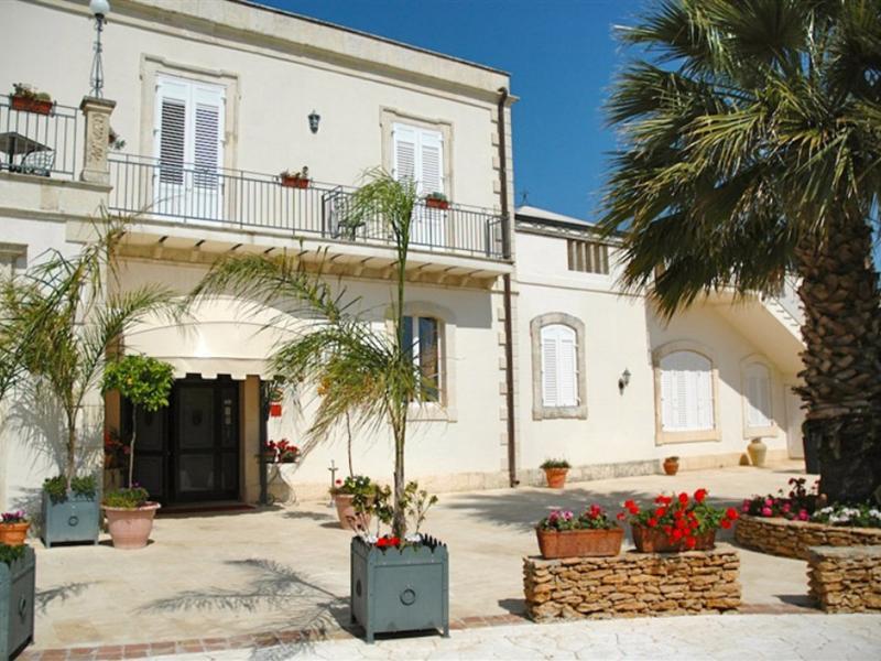 Charme Hotel Villa Principe Fitalia Fanusa Bagian luar foto